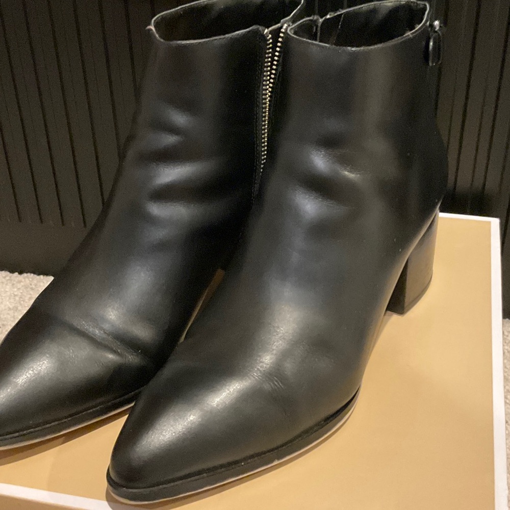 MICHAEL Michael Kors Black Leather Ankle Booties, size 11